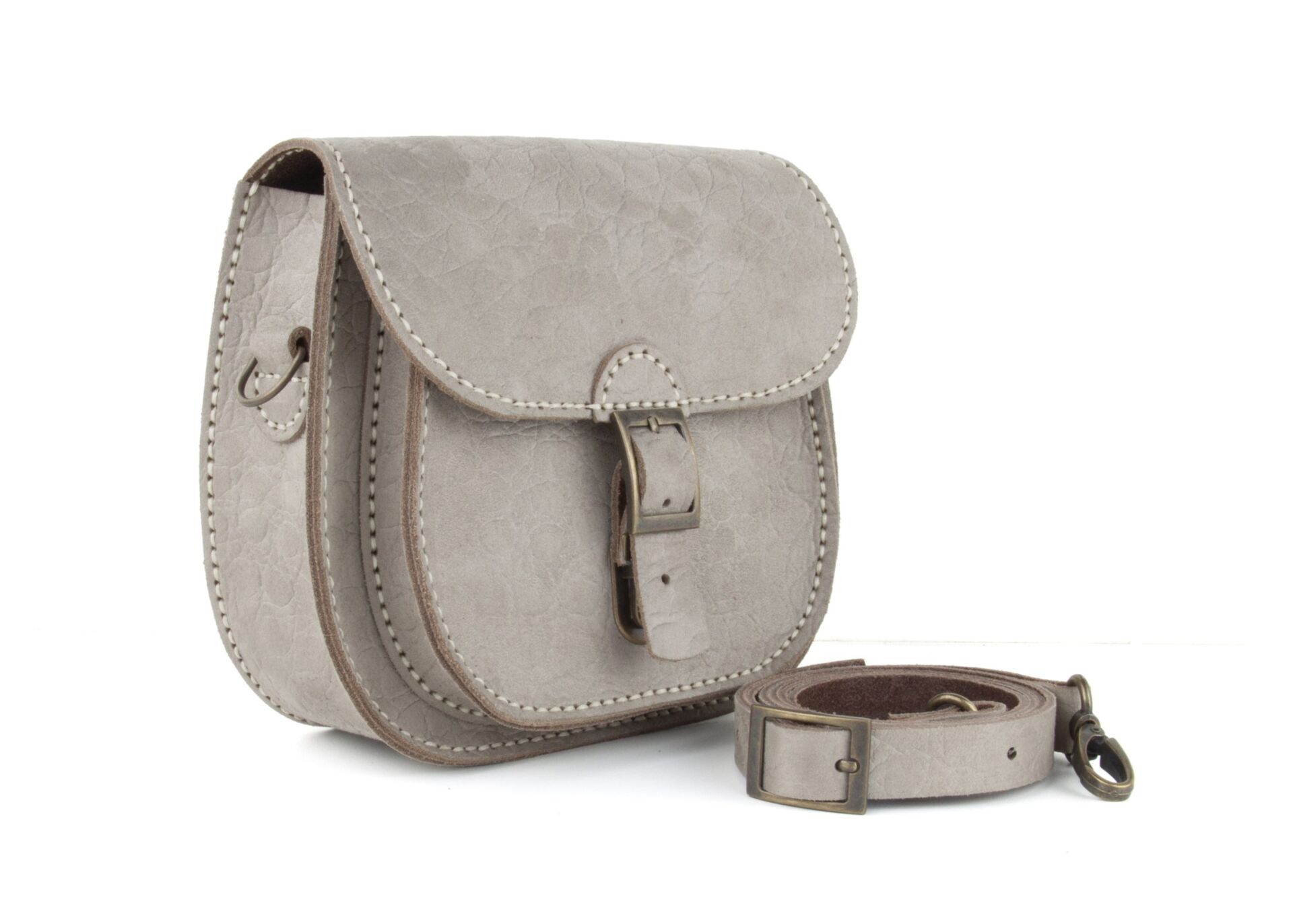 DIY-Crossbodu-Tas-NYCHEL_turtle_suede_sand_1-scaled-1.jpg